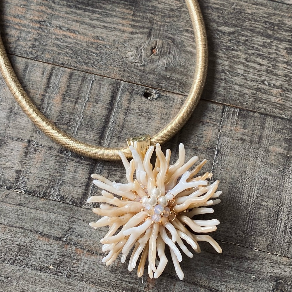 NEW Gardenia Wynn White Coral Necklace